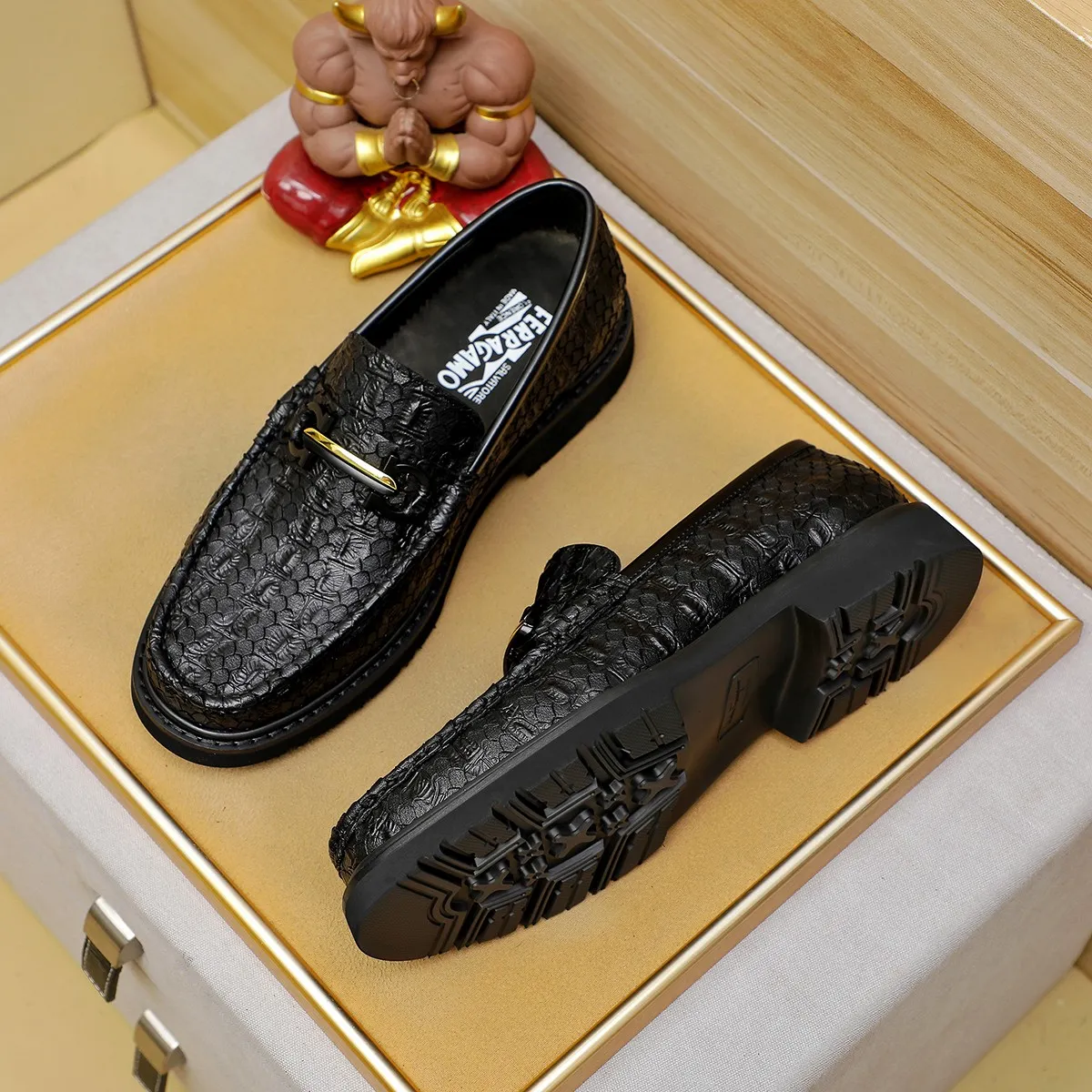 Men's shoes 💰500 Ferragamo [Ferragamo] top imported suit men's shoes 💯Original copy of the official website, product materials: selected imported embossed calfskin + luxury hardware buckle accessories ~ imported water-dyed cow 🐂 leather lining. Strong three-dimensional visual effect, original combination outsole, multiple colors available😘 Size: 38-44 (.45.46. Customized)